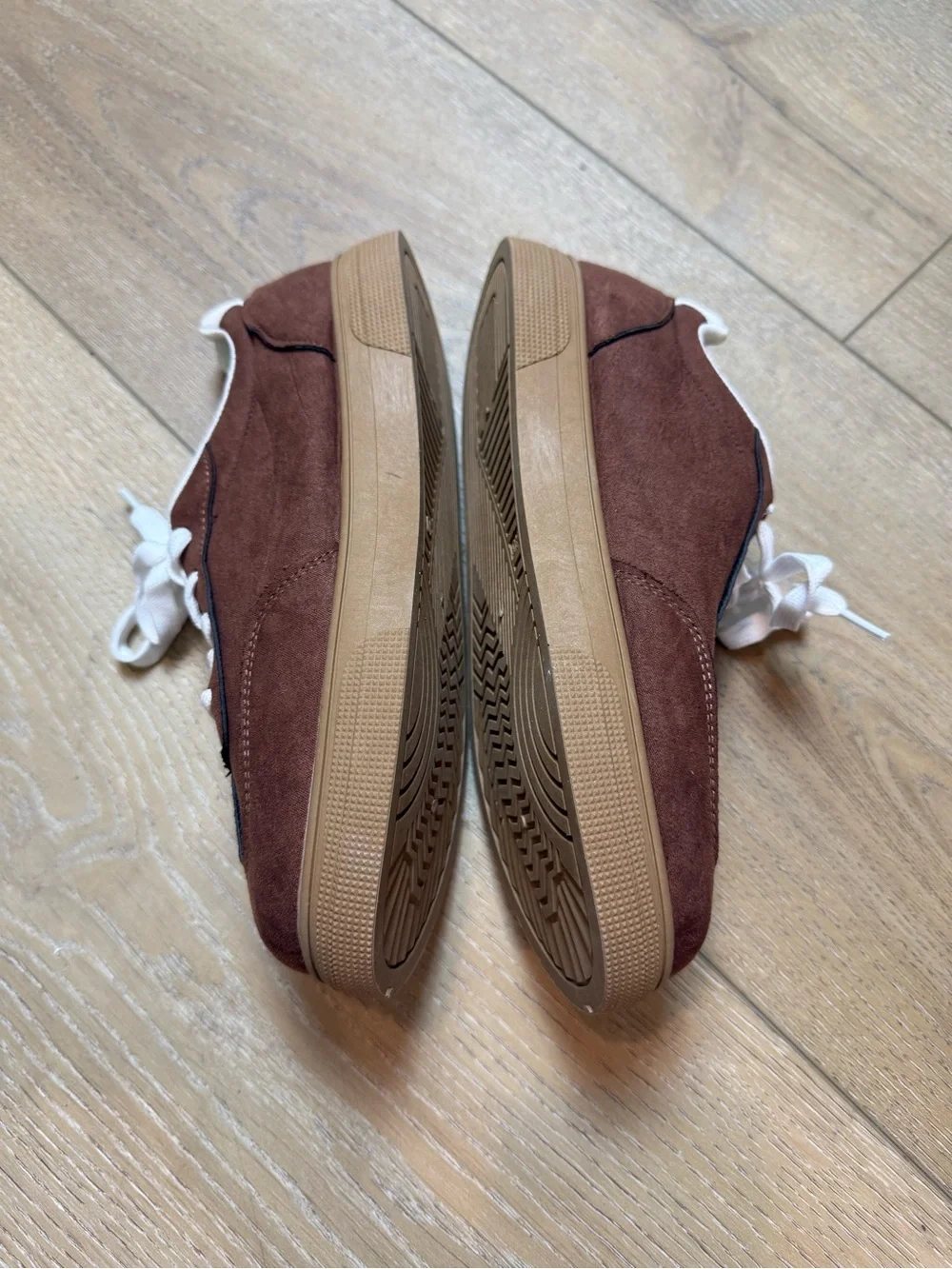 Women’s Brown Suede Casual Lace-Up Sneakers with White Laces Size 40